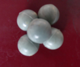 河南新乡聚氨酯球生产厂家聚氨酯球在振动筛分设备中是矿用振动筛的主要配件